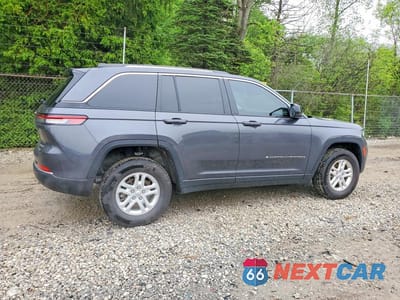 Trzecie zdjęcie samochodu z tyłu: 2023 JEEP GRAND CHEROKEE LAREDO VIN:1C4RJHAG1P8104345 - miniatura