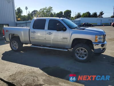 Czwarte zdjęcie samochodu z boku: 2014 CHEVROLET SILVERADO K2500 HEAVY DUTY LT VIN:1GC1KXC8XEF179032 - miniatura