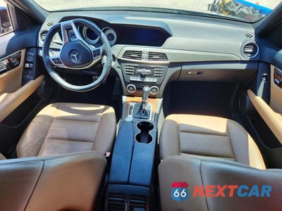 Zdjęcie 8 z 12 samochodu: 2012 MERCEDES-BENZ C 250 VIN:WDDGF4HB3CR209166 - miniatura