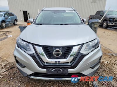 Piąte zdjęcie samochodu w środku: 2019 NISSAN ROGUE SV VIN:JN8AT2MVXKW373063 - miniatura