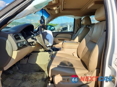 Zdjęcie 7 z 14 samochodu: 2014 CHEVROLET SUBURBAN K1500 LT VIN:1GNSKJE71ER166469 - miniatura