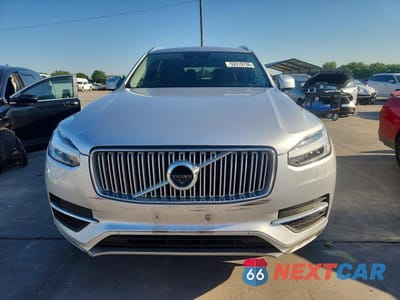 Piąte zdjęcie samochodu w środku: 2018 VOLVO XC90 T6 VIN:YV4A22PL8J1199706 - miniatura