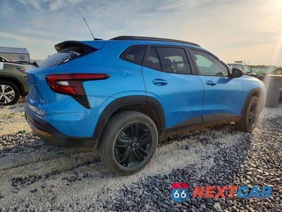 Trzecie zdjęcie samochodu z tyłu: 2025 CHEVROLET TRAX ACTIV VIN:KL77LKEPXSC183560 - miniatura