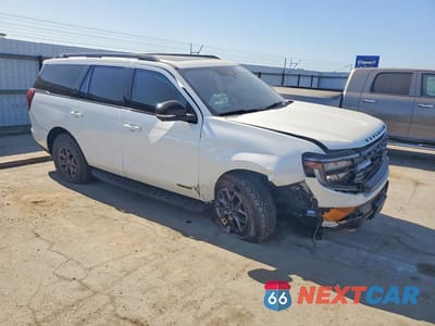 Czwarte zdjęcie samochodu z boku: 2025 FORD EXPEDITION TREMOR VIN:1FMJU1RG9SEA49830 - miniatura