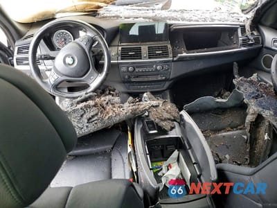 Zdjęcie 8 z 13 samochodu: 2013 BMW X5 M VIN:5YMGY0C53DLL15966 - miniatura