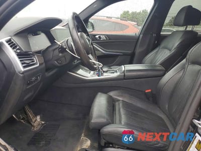 Zdjęcie 7 z 13 samochodu: 2021 BMW X5 M50I VIN:5UXJU4C01M9F71043 - miniatura