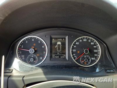 Zdjęcie 9 z 12 samochodu: 2010 VOLKSWAGEN TIGUAN S VIN:WVGAV7AX0AW520963 - miniatura