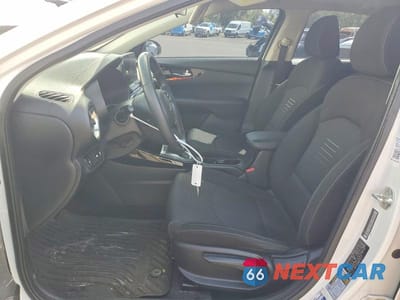 Zdjęcie 7 z 12 samochodu: 2019 KIA FORTE S VIN:3KPF34AD8KE076019 - miniatura