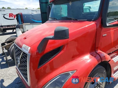 Zdjęcie 7 z 10 samochodu: 2022 VOLVO VNR SEMI TRUCK VIN:4V4WC9EG9NN301781 - miniatura