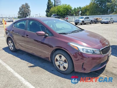 Czwarte zdjęcie samochodu z boku: 2018 KIA FORTE LX VIN:3KPFK4A7XJE222707 - miniatura