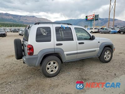 Trzecie zdjęcie samochodu z tyłu: 2005 JEEP LIBERTY SPORT VIN:1J4GL48K05W717516 - miniatura