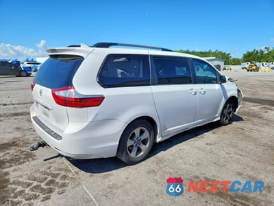 Trzecie zdjęcie samochodu z tyłu: 2018 TOYOTA SIENNA LE VIN:5TDKZ3DC2JS963677 - miniatura