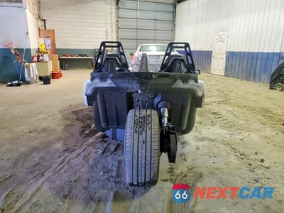 Czwarte zdjęcie samochodu z boku: 2019 POLARIS SLINGSHOT SLR VIN:57XAARFA0K8130488 - miniatura