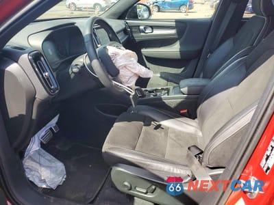 Zdjęcie 7 z 12 samochodu: 2022 VOLVO XC40 T5 R-DESIGN VIN:YV4162UM0N2724579 - miniatura