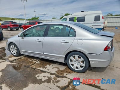 Drugie zdjęcie samochodu z przodu: 2008 HONDA CIVIC LX VIN:1HGFA16528L000562 - miniatura