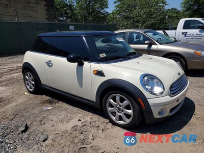 Czwarte zdjęcie samochodu z boku: 2008 MINI COOPER VIN:WMWMF33568TT65105 - miniatura