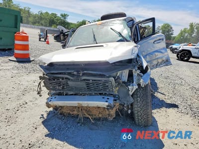 Piąte zdjęcie samochodu w środku: 2024 TOYOTA 4RUNNER TRD OFF-ROAD PREMIUM VIN:JTERU5JR6R6251536 - miniatura