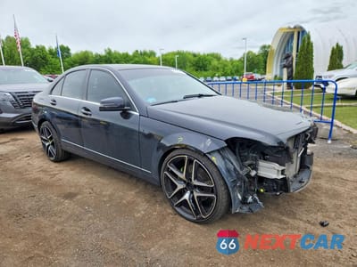 Czwarte zdjęcie samochodu z boku: 2014 MERCEDES-BENZ C 300 4MATIC VIN:WDDGF8AB9EG169059 - miniatura