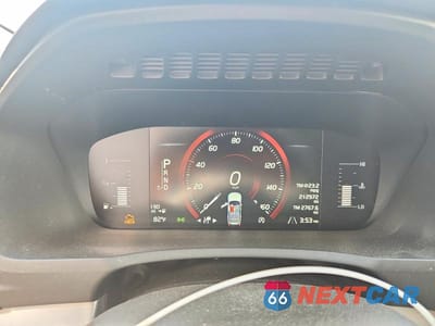 Zdjęcie 9 z 13 samochodu: 2018 VOLVO XC90 T5 VIN:YV4102PK2J1355414 - miniatura