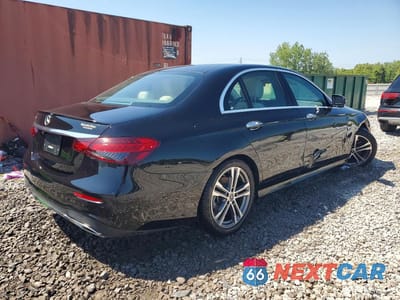 Trzecie zdjęcie samochodu z tyłu: 2021 MERCEDES-BENZ E 350 VIN:W1KZF8DB4MA910370 - miniatura