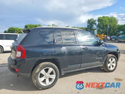 Trzecie zdjęcie samochodu z tyłu: 2016 JEEP COMPASS SPORT VIN:1C4NJDBB8GD782477 - miniatura