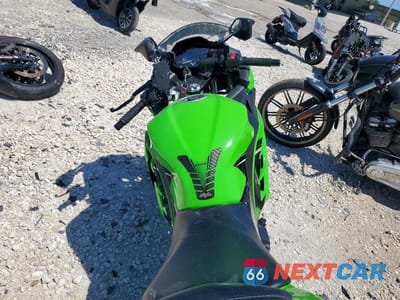 Zdjęcie 6 z 9 samochodu: 2014 KAWASAKI EX300 B VIN:JKAEX8B19EA009247 - miniatura