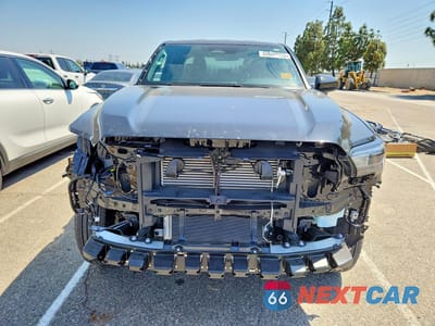Piąte zdjęcie samochodu w środku: 2025 TOYOTA TACOMA SR5 VIN:3TMKB5FN9SM039933 - miniatura