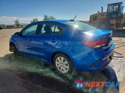 Drugie zdjęcie samochodu z przodu: 2021 KIA RIO S VIN:3KPA24AD5ME430630 - miniatura