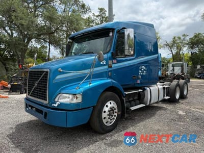 Drugie zdjęcie samochodu z przodu: 2013 VOLVO VNM VIN:4V4MC9EH9DN566408 - miniatura