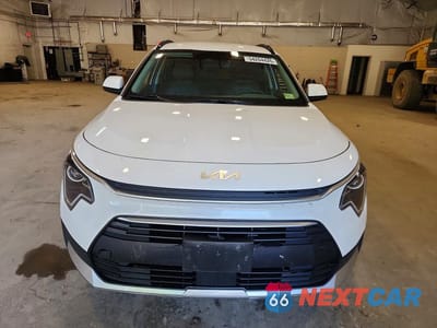 Piąte zdjęcie samochodu w środku: 2024 KIA NIRO EX VIN:KNDCS3LF9R5127760 - miniatura
