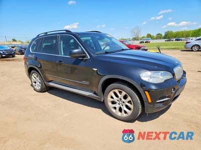 Czwarte zdjęcie samochodu z boku: 2013 BMW X5 XDRIVE35I VIN:5UXZV4C53D0B19952 - miniatura