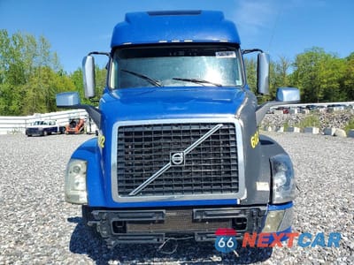 Zdjęcie 9 z 10 samochodu: 2016 VOLVO VN VNL VIN:4V4NC9TH3GN938613 - miniatura