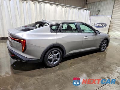 Trzecie zdjęcie samochodu z tyłu: 2025 KIA K4 LXS VIN:3KPFT4DEXSE141845 - miniatura
