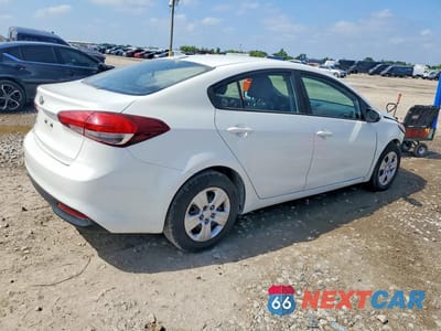 Trzecie zdjęcie samochodu z tyłu: 2018 KIA FORTE LX VIN:3KPFK4A78JE221331 - miniatura