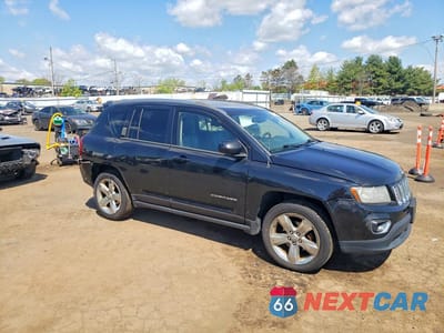Czwarte zdjęcie samochodu z boku: 2014 JEEP COMPASS LIMITED VIN:1C4NJDCB9ED832007 - miniatura