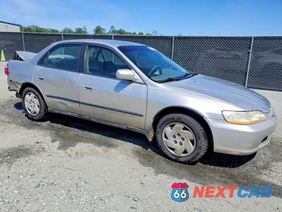 Czwarte zdjęcie samochodu z boku: 1998 HONDA ACCORD LX VIN:1HGCG164XWA014517 - miniatura