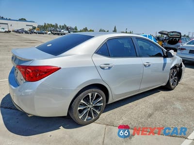 Trzecie zdjęcie samochodu z tyłu: 2018 TOYOTA COROLLA SE VIN:5YFBURHE3JP785381 - miniatura