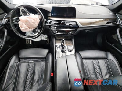 Zdjęcie 8 z 12 samochodu: 2019 BMW M550XI VIN:WBAJB9C59KB289216 - miniatura