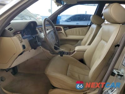 Zdjęcie 7 z 12 samochodu: 1996 MERCEDES-BENZ E 320 VIN:WDBJF55F4TJ005101 - miniatura