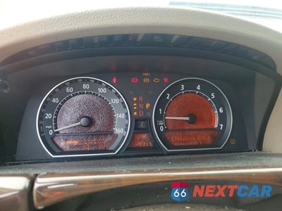 Zdjęcie 9 z 12 samochodu: 2007 BMW 750 VIN:WBAHN83517DT65944 - miniatura