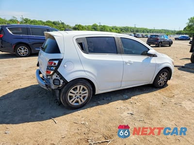 Trzecie zdjęcie samochodu z tyłu: 2017 CHEVROLET SONIC VIN:1G1JG6SG3H4167348 - miniatura