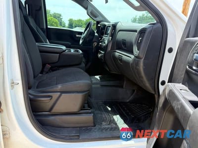 Piąte zdjęcie samochodu w środku: 2021 CHEVROLET SILVERADO K1500 VIN:3GCUYAEF0MG242818 - miniatura