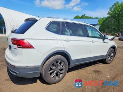 Trzecie zdjęcie samochodu z tyłu: 2022 VOLKSWAGEN TIGUAN SE VIN:3VV2B7AX8NM076935 - miniatura