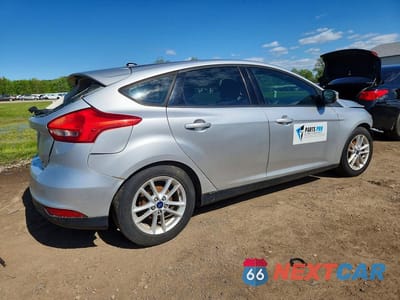 Trzecie zdjęcie samochodu z tyłu: 2016 FORD FOCUS SE VIN:1FADP3K20GL338168 - miniatura