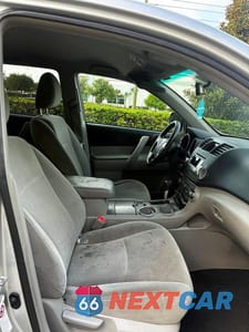 Piąte zdjęcie samochodu w środku: 2011 TOYOTA HIGHLANDER BASE VIN:5TDZA3EH7BS011047 - miniatura