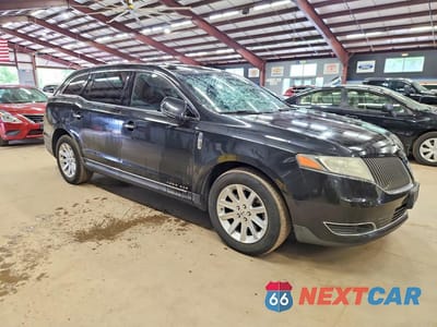 Czwarte zdjęcie samochodu z boku: 2014 LINCOLN MKT VIN:2LMHJ5NK7EBL55938 - miniatura