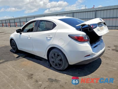 Drugie zdjęcie samochodu z przodu: 2019 TOYOTA YARIS L VIN:3MYDLBYV2KY505441 - miniatura