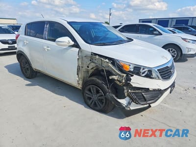 Czwarte zdjęcie samochodu z boku: 2011 KIA SPORTAGE LX VIN:KNDPBCA26B7015106 - miniatura