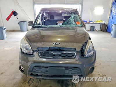 Piąte zdjęcie samochodu w środku: 2012 KIA SOUL + VIN:KNDJT2A64C7368526 - miniatura