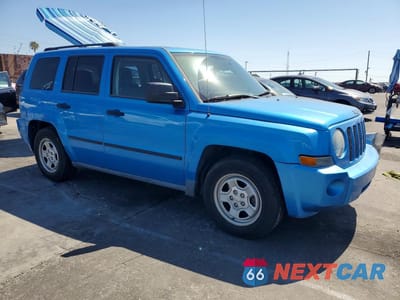 Czwarte zdjęcie samochodu z boku: 2008 JEEP PATRIOT SPORT VIN:1J8FT28W38D703904 - miniatura